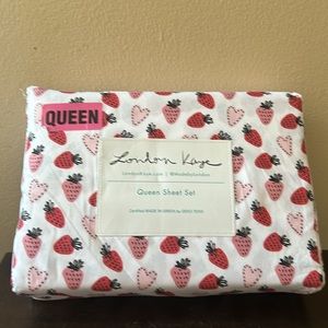 London Kaye sheet Set Strawberry Print Queen Size Pink Red Microfiber New